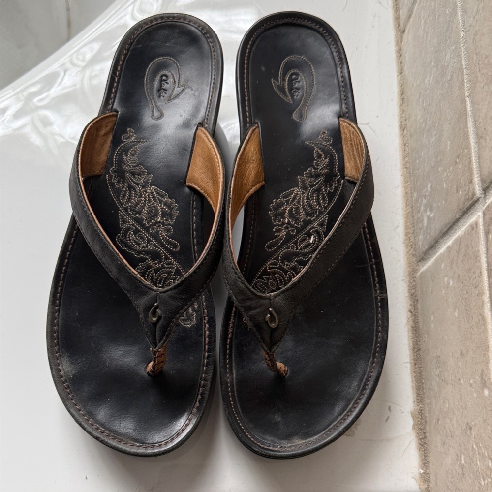 Elegant Black and Brown Leather Sandals